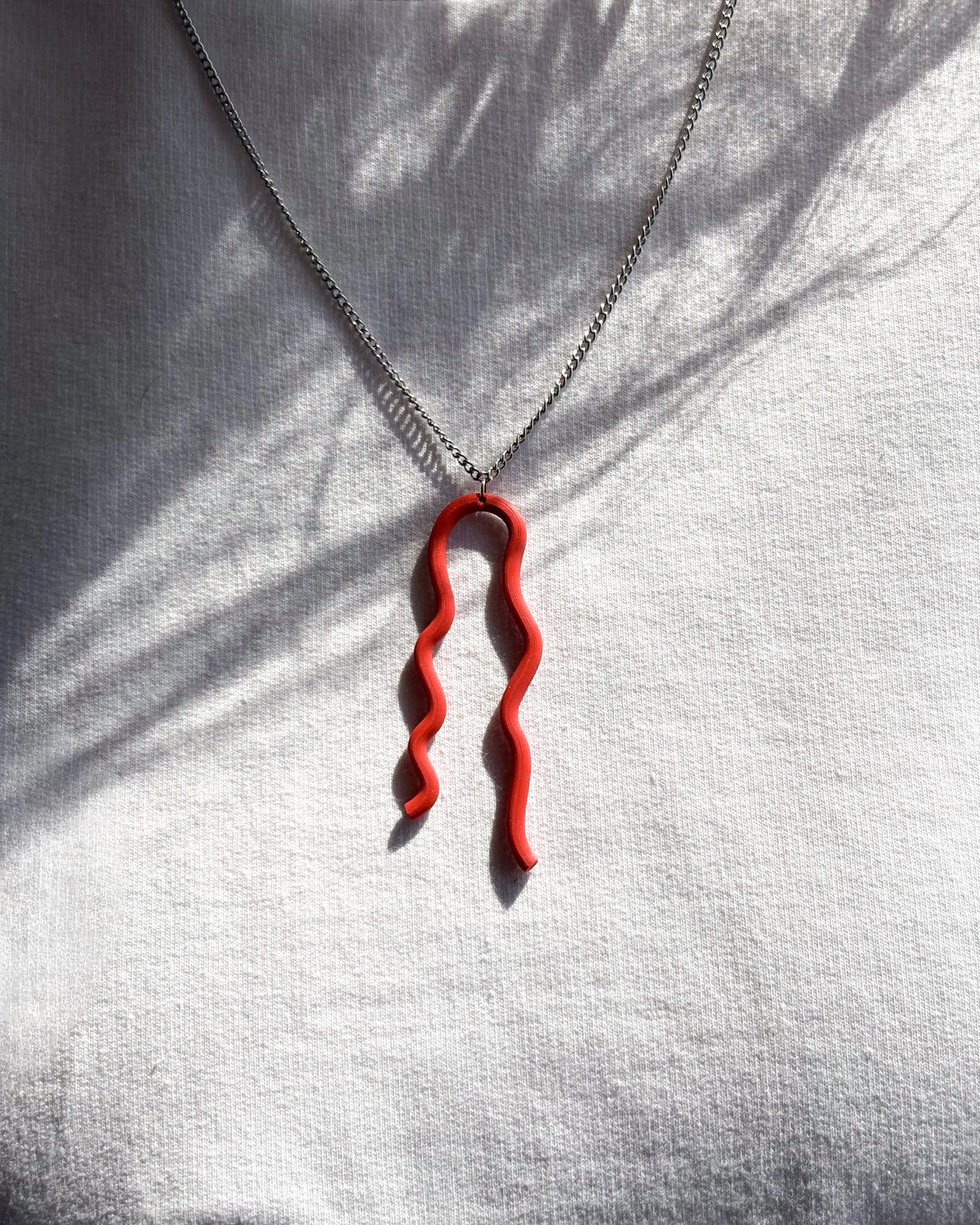 Subtle WAVY necklace