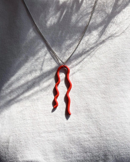 Subtle WAVY necklace