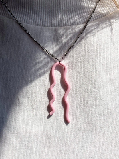 Subtle WAVY necklace