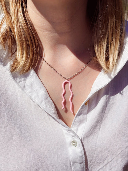 Subtle WAVY necklace